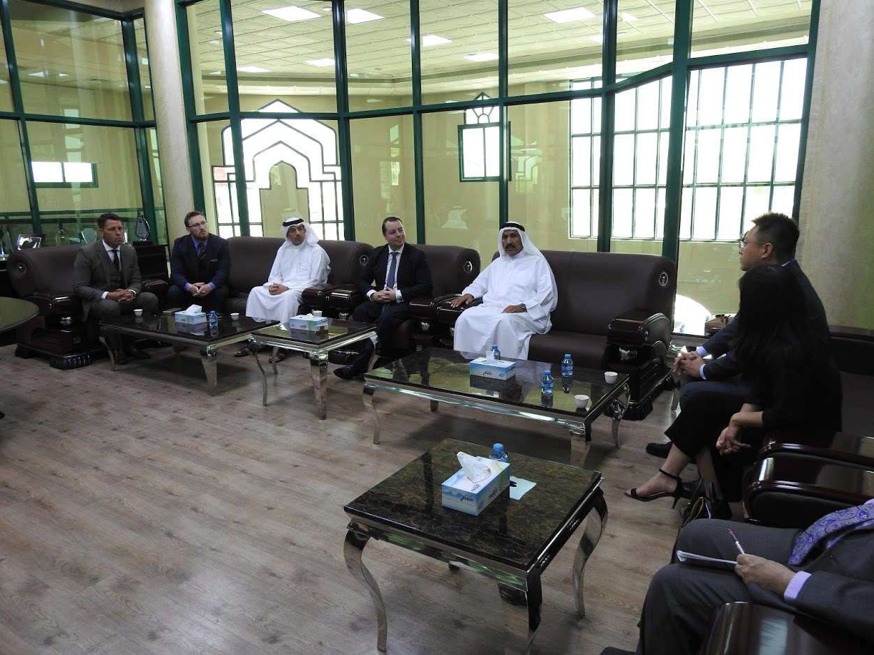غرفة أم القيوين تبحث تطوير الاستثمار مع الشركات العالمية