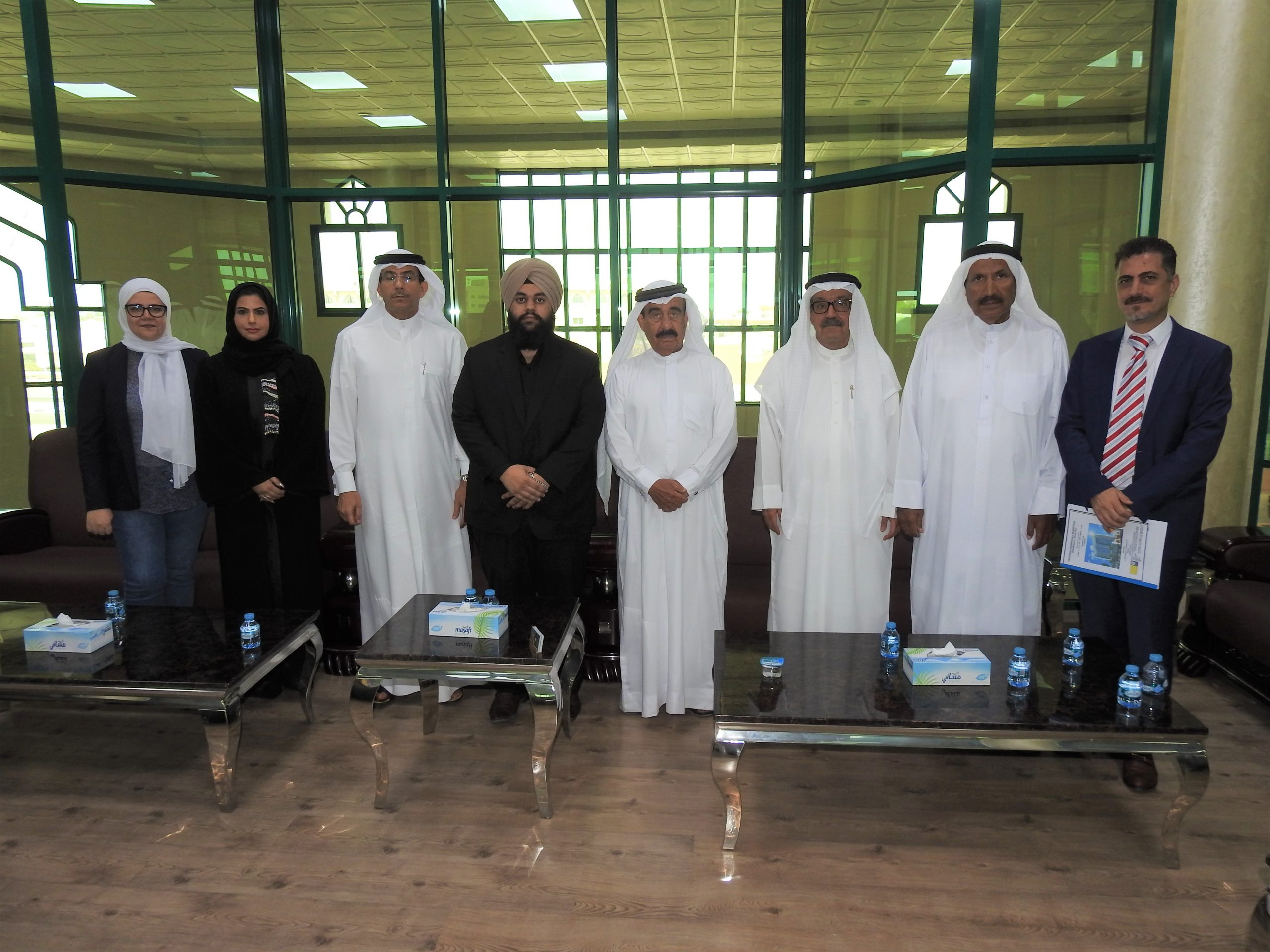 توقيع عقد مناقصة إنشاء البناية الجديدة لغرفة أم القيوين