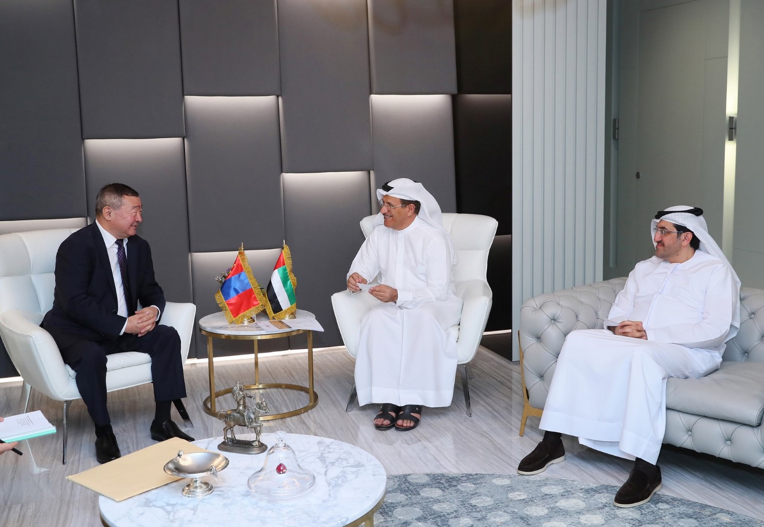 وزير الاقتصاد يبحث جوانب الشراكة الاقتصادية والتجارية مع منغوليا