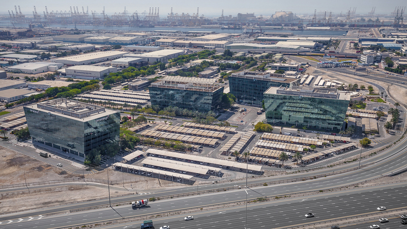 ثمانون الف شركة في ثلاثة واربعين منطقة حرة بالإمارات