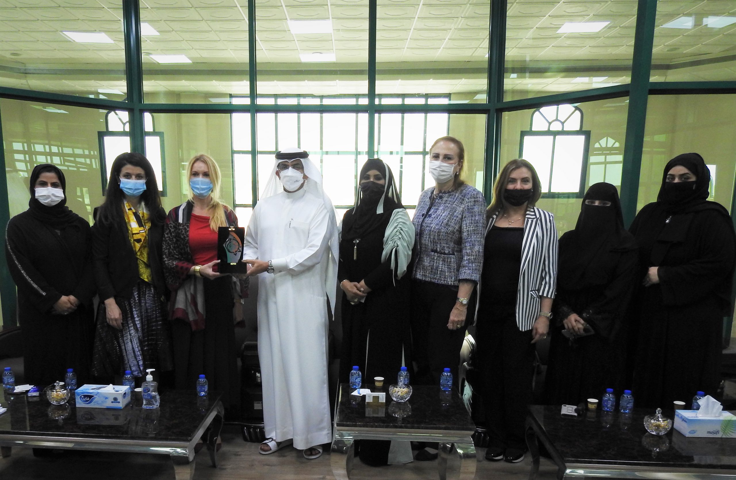 غرفة أم القيوين تستقبل الوفد الصربي